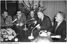 Bundesarchiv Bild 183-27093-0003, Treffen deutscher und sowjetischer Schriftsteller und Wissenschaftler.jpg