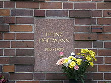 Heinz.Hoffmanns.grave.31.03.2010.JPG