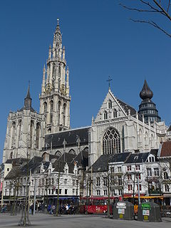 Собор Антверпенской Богоматери (вид со стороны "Зеленой площади" (нидерл. Groenplaats))