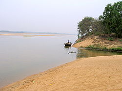 Река Дамодар в нижней части плоскогорья Чхота-Нагпур в сухой сезон.