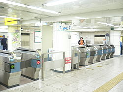 Kamiyacho-Station-2005-10-24.jpg