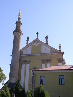 Kamjanec Podilskij, katedrála, průčelí.jpg