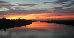 Закат над рекой. Вид с моста Лонгбьен, Ханой