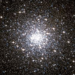 Messier 92 Hubble WikiSky.jpg