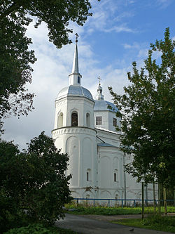 Церковная колокольня.  Вид со стороны церкви Фёдора Стратилата на Ручью.