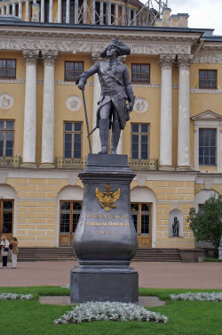 Памятник в Павловске