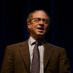 Raymond Kurzweil, Stanford 2006 (square crop).jpg