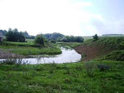 Река в 20 км от Ельца. В левой части изображения видна одна из 8 насосных установок, снабжающих город водой