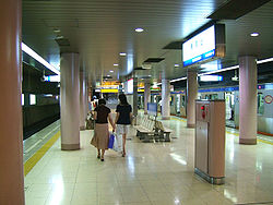 Sagami-railway-izumino-line-Shonandai-station-platform.jpg