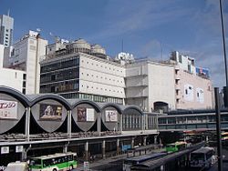 ShibuyaEastExit2005-5.jpg