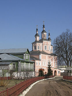 Свенский монастырь. Надвратная Спасо-Преображенская церковь