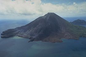 Вулкан Банда Апи (1988 г.). Снимок USGS.