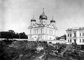 Троицкий собор мужского монастыря в начале XX века. Разрушен в 1930-х.