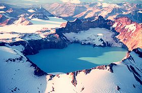 Кратерное озеро вулкана Катмай в сентябре 1980 года.