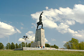 Место переломного момента, обороны северных подступов Москвы. Монумент воинам СССР, павшим в боях под Яхромой.