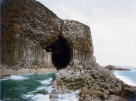 Вход в пещеру при отливе (с открытки 1900 г.)