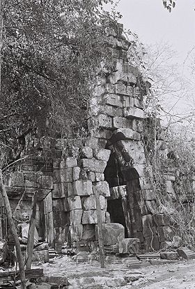 Вид восточных ворот, или гопура. 1980