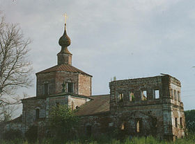 Смоленско-Корнилиевская церковь бывшего Борисоглебского Песоцкого монастыря (фото 2003 года)