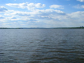 Вид с правого берега (вверх по течению)