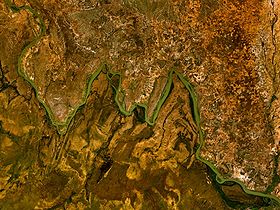 Характерные изгибы реки Нигер, давшие название местностиТерритории находящиеся под охраной IUCN, сектора занимаемые биосферным резерватом "Дубль-Вэ" обозначены цифрами 2, 3, 4 