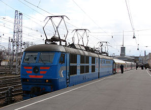 Электровоз ЧС6 во главе поезда «Сибелиус» на Финляндском вокзале