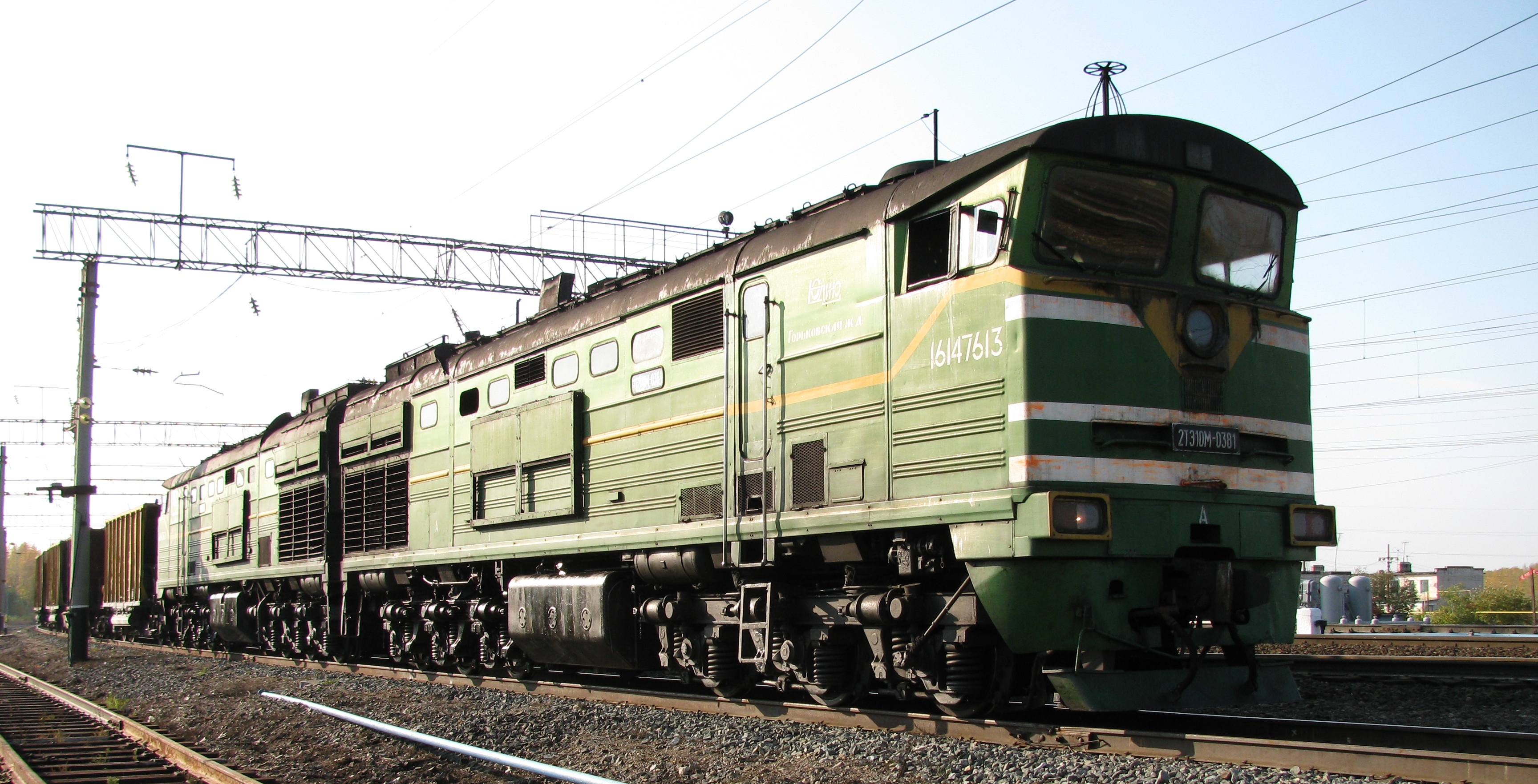 2TE10M_locomotive_at_the_station_Tyurlema.jpg