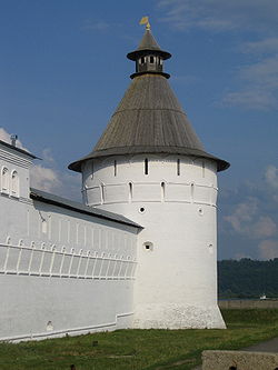 Одна из башен монастыря. 2007 год