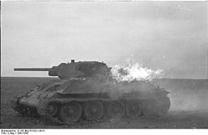 Bundesarchiv B 145 Bild-F016221-0015, Russland, Brennender T-34.jpg
