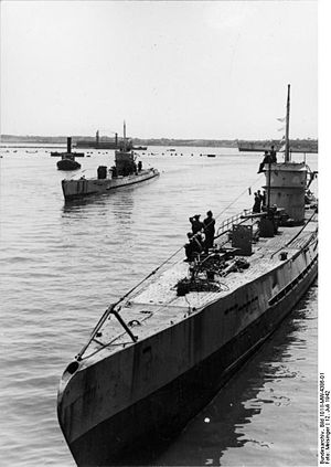 Bundesarchiv Bild 101II-MW-4386-01, Frankreich, Lorient, U-159 und U-107.jpg