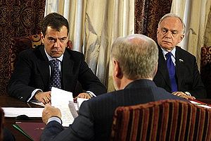 Валерий Черешнев (справа) на встрече с президентом России Дмитрием Медведевым, 5 мая 2009 г.