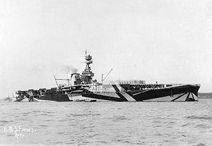 Линейный крейсер HMS Furious в камуфляжной раскраске