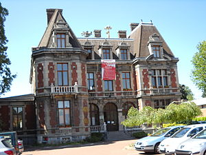 Phalempin - Town hall.JPG