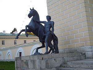 Statue in Kuzminki.JPG