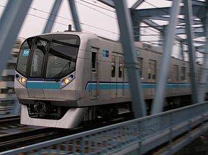 A Tōkyō Metro 05 series EMU between Nishi-Kasai and Minami-Sunamachi