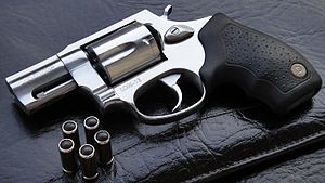 Traumatic revolver Lom-13.jpg