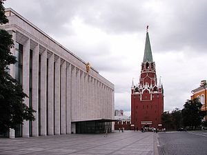 Troitskaya Tower and State Kremlin Palace.jpg