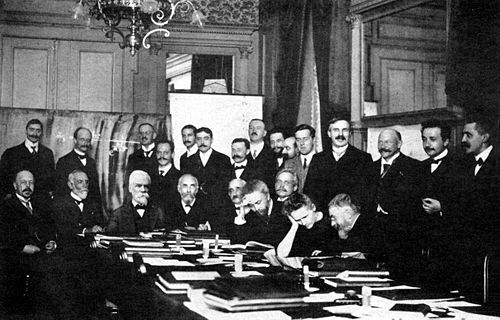 1911 Solvay conference.jpg