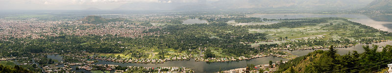 Панорама Шринагара и озера Дал