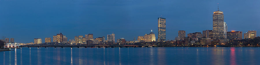 Панорама Бостона к северу от реки Чарльз