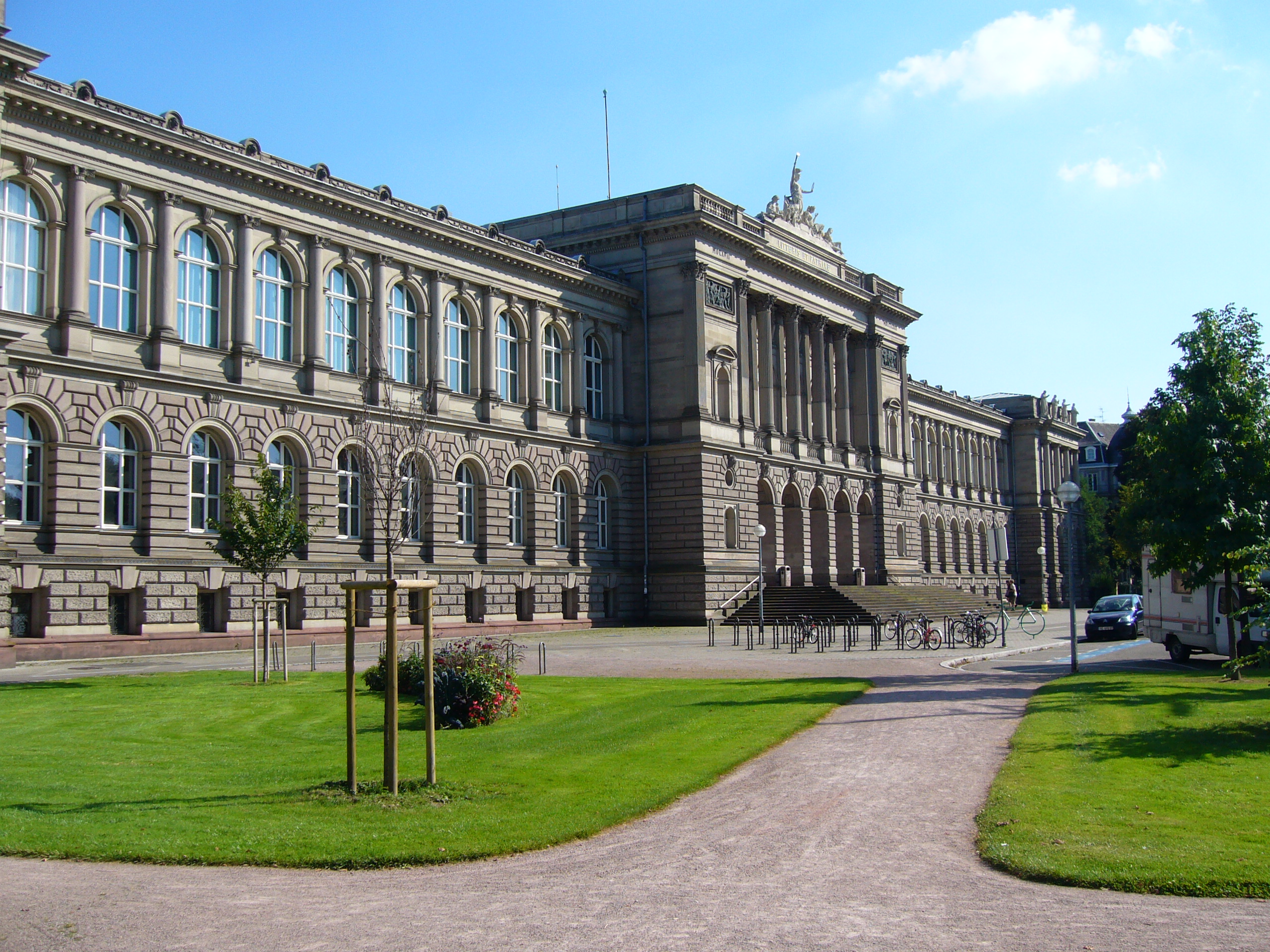 http://dic.academic.ru/pictures/wiki/files/65/Absolute_Palais_Universitaire_01.JPG