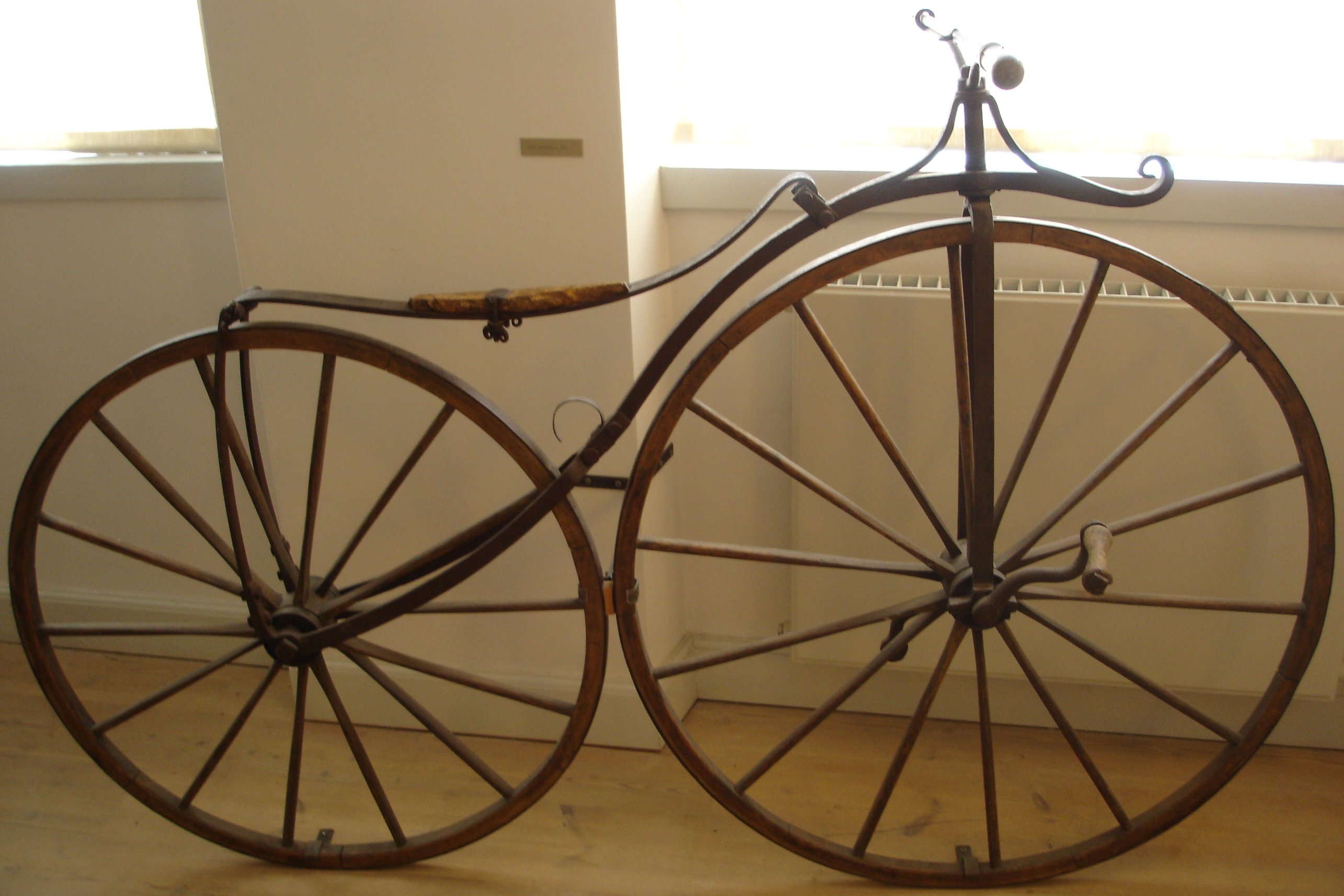 http://dic.academic.ru/pictures/wiki/files/66/Bicycle_1865.jpg
