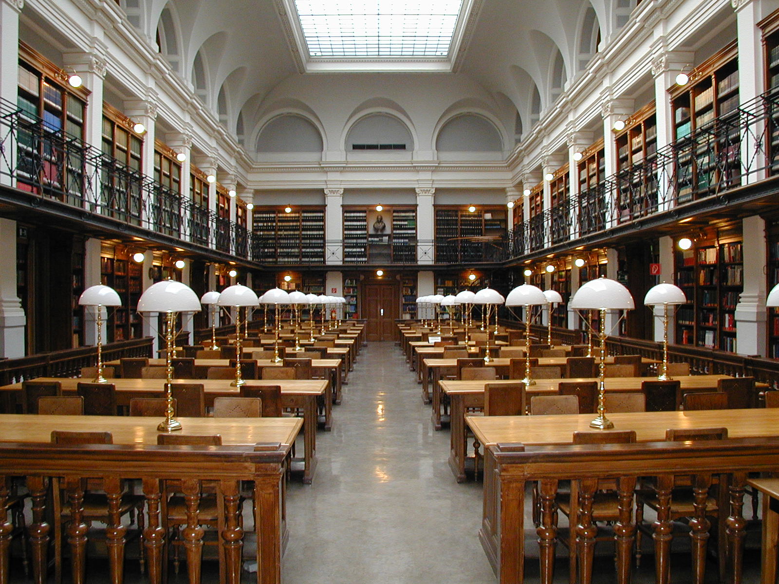 http://dic.academic.ru/pictures/wiki/files/71/Graz_University-Library_reading-room.jpg
