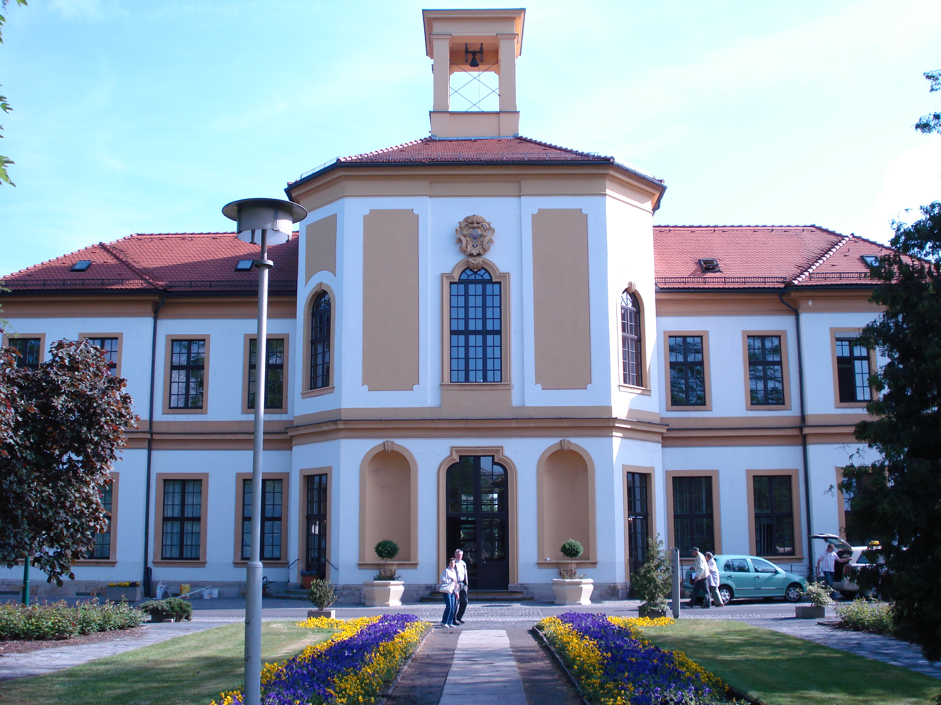 http://dic.academic.ru/pictures/wiki/files/72/Hospital_Dresden_Friedrichstadt17.jpg