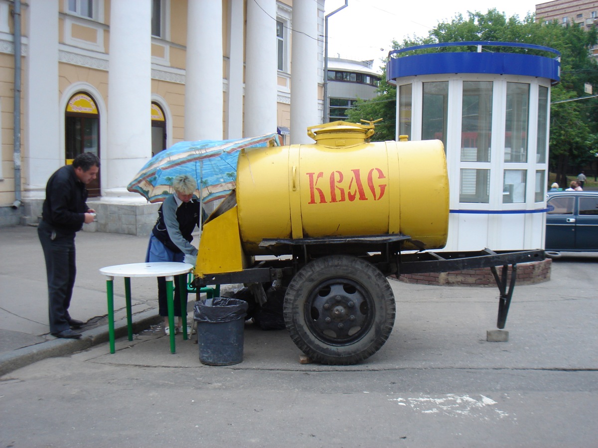 Kwass-Verkauf_in_Nishnij_Novgorod.jpg