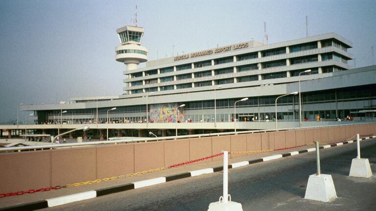 http://dic.academic.ru/pictures/wiki/files/76/LagosAirport.jpg