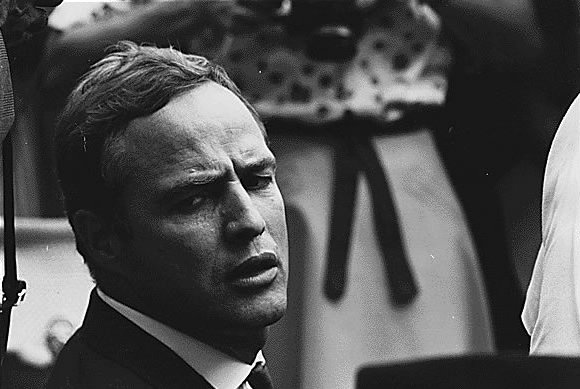 http://dic.academic.ru/pictures/wiki/files/77/Marlon_Brando_1963.jpg
