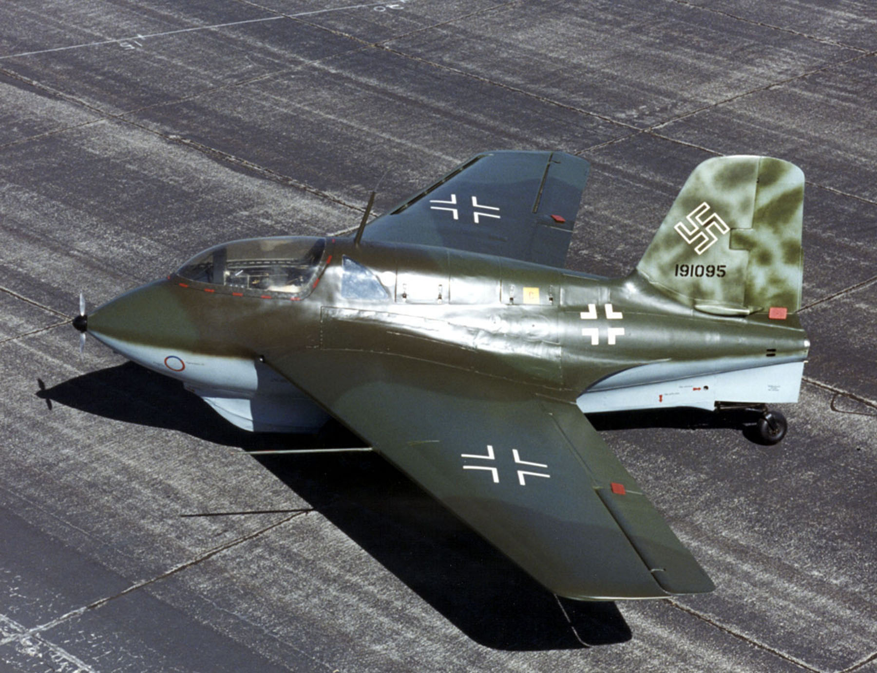 http://dic.academic.ru/pictures/wiki/files/77/Messerschmitt_Me_163B_USAF.jpg