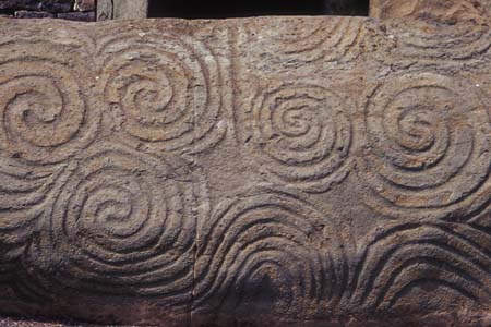 http://dic.academic.ru/pictures/wiki/files/78/Newgrange_Entrance_Stone.jpg