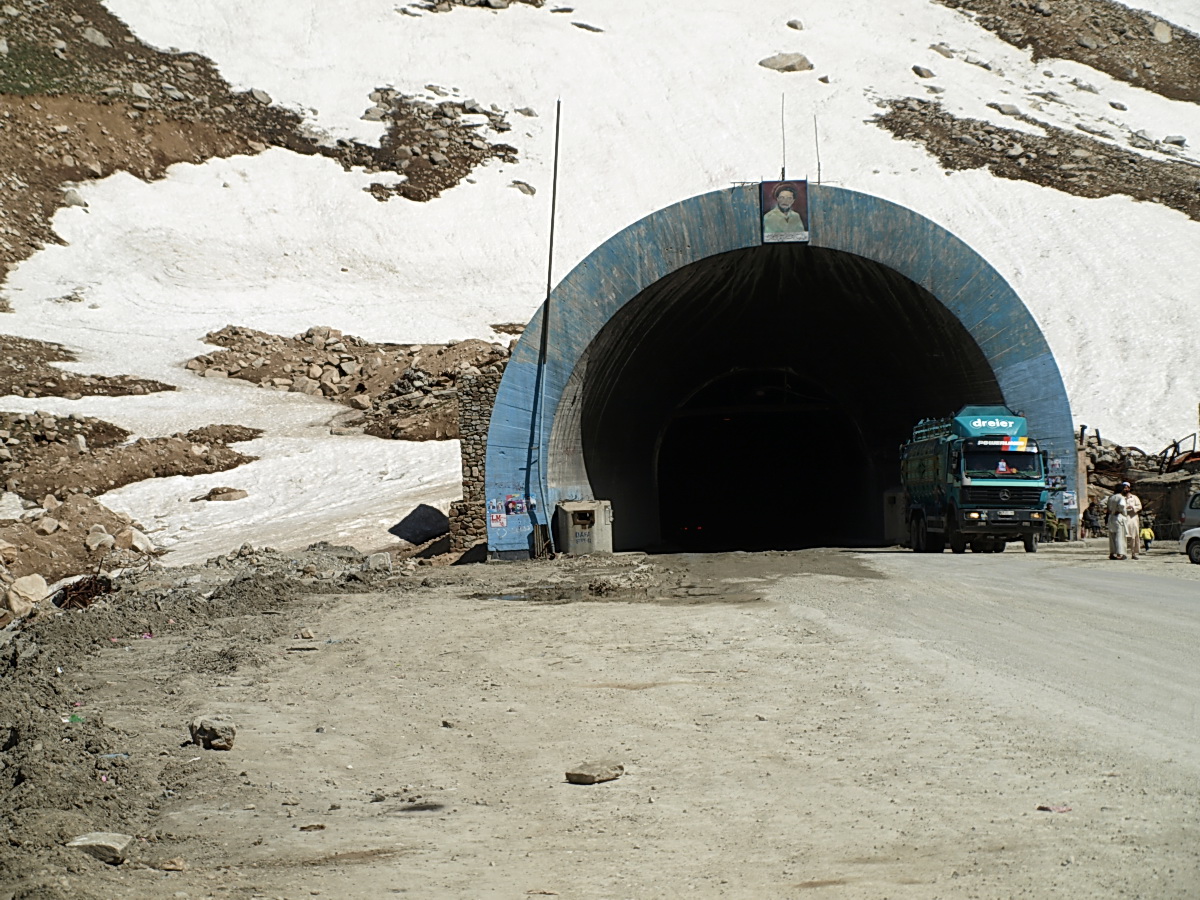 http://dic.academic.ru/pictures/wiki/files/83/Salang_tunnel_entrance.jpg