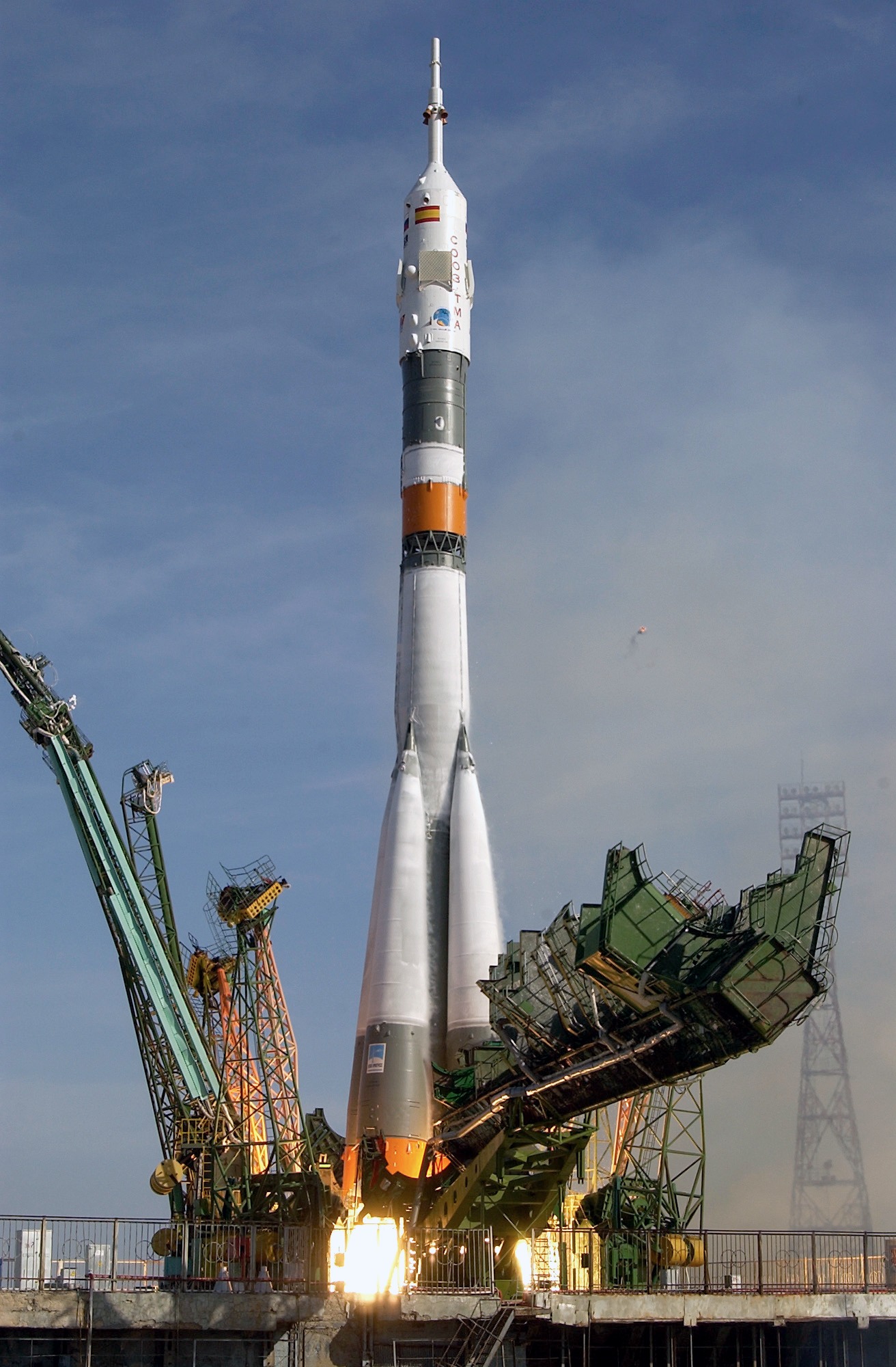 Soyuz_TMA-3_launch.jpg